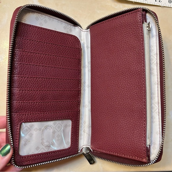 thirty-one Handbags - All about Benjamin wallet from Thirty-One gifts maroon